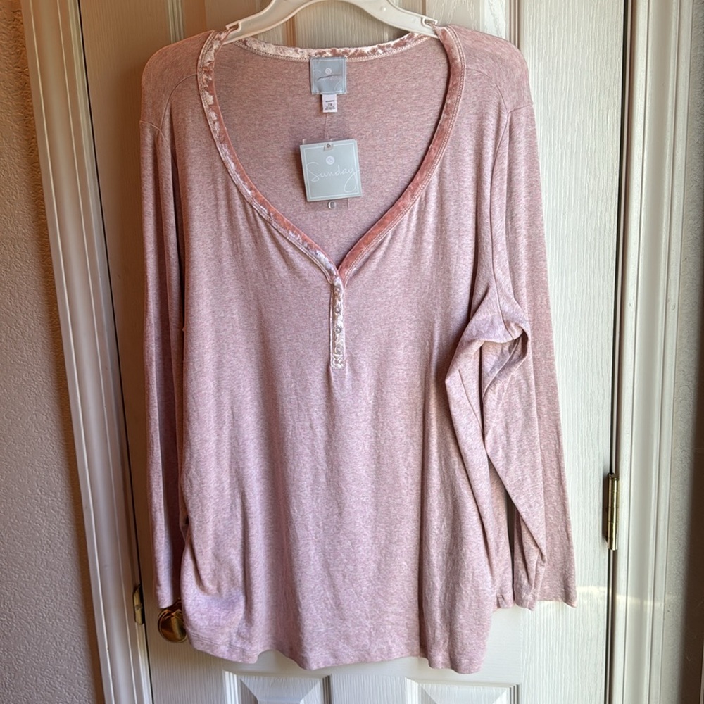 NWT DRESS BARN SUNDAY PEACH 🍑 PINK LONG SLEEVE VELOUR TRIMMED BLOUSE